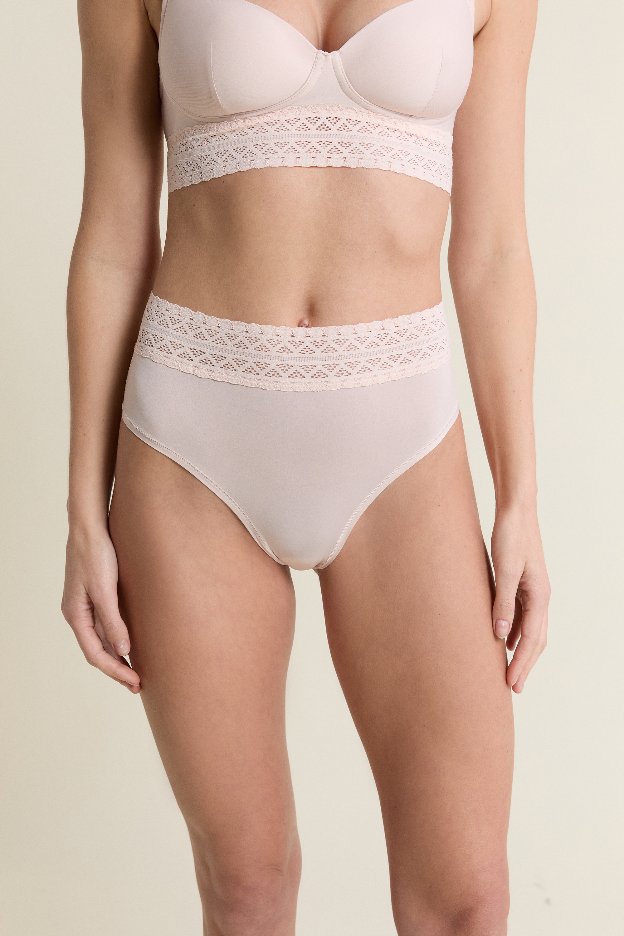 Schwangerschafts-Midi-Briefs mit Spitzen-Akzenten